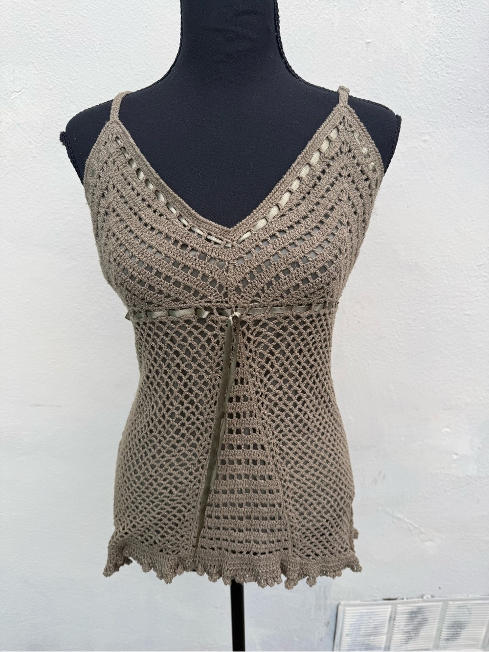 Faded Glory Taupe Crochet V-Neck Spaghetti Strap Tank - Picture 3 of 7